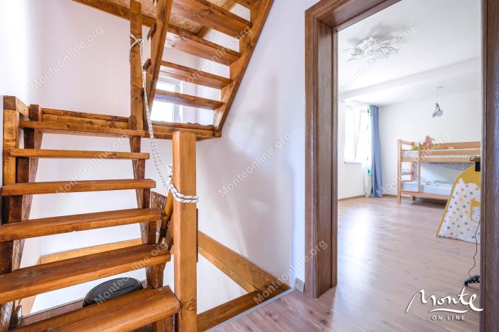 Image No.18-3 Bed House for sale