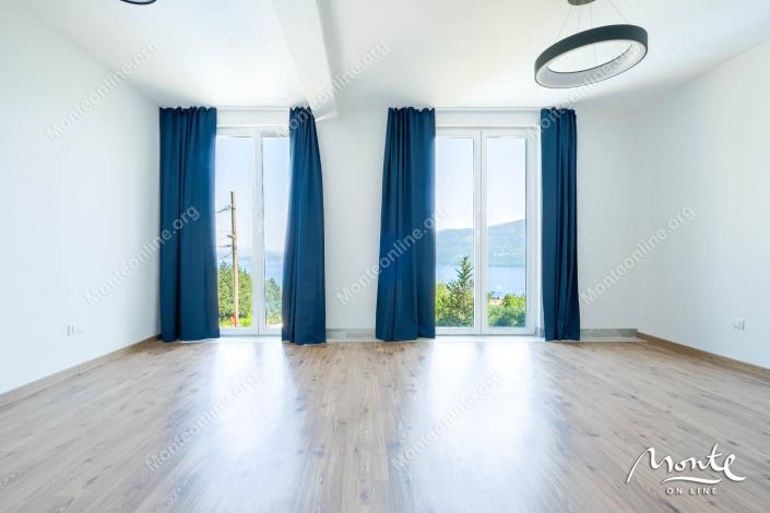 Image No.21-3 Bed House for sale