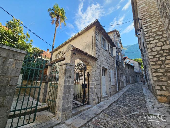 Image No.10-1 Bed Restaurant for sale