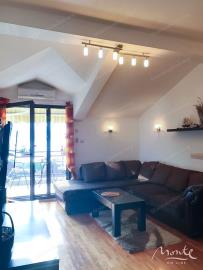 kvartira-s-2-spalnyami-i-panoramnym-vidom-na-more-v-dobrote_03