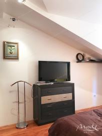 kvartira-s-2-spalnyami-i-panoramnym-vidom-na-more-v-dobrote_06