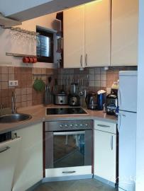 kvartira-s-2-spalnyami-i-panoramnym-vidom-na-more-v-dobrote_07