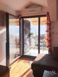 kvartira-s-2-spalnyami-i-panoramnym-vidom-na-more-v-dobrote_09