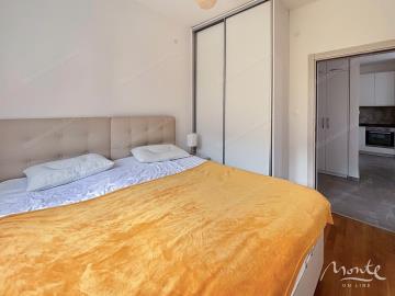 svetlaya-kvartira-s-2-spalnyami-i-vidom-na-more-bechichi_05