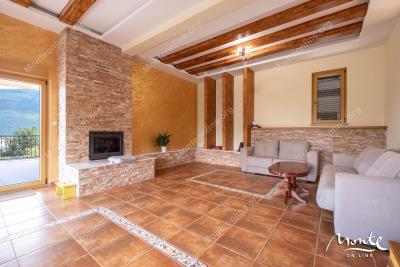 prostornyj-dom-s-potryasayushhim-panoramnym-vidom-v-dzhenovichi_07