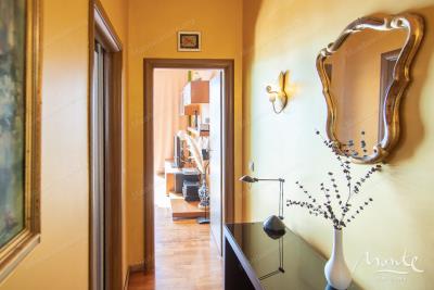 kvartira-s-2-spalnyami-v-20-metrah-ot-morya-s-panoramnym-vidom-dzhenovichi_12