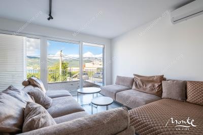 sovremennye-taunhausy-u-morya-na-poluostrove-lushticza_03