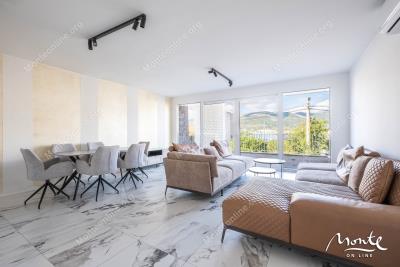 sovremennye-taunhausy-u-morya-na-poluostrove-lushticza_05