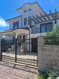 roskoshnaya-villa-s-bassejnom-v-radovichah-lushticza_09