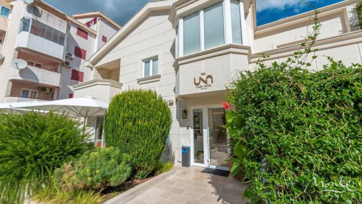 Image No.2-9 Bed Hotel for sale