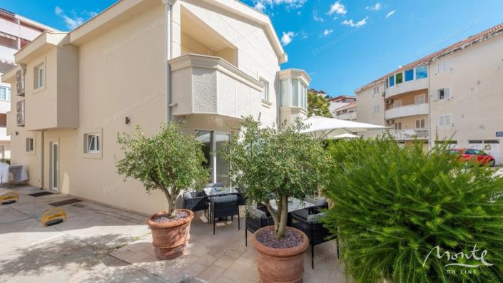 Image No.5-9 Bed Hotel for sale