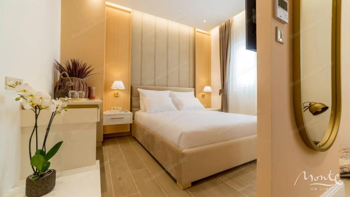 Image No.23-9 Bed Hotel for sale