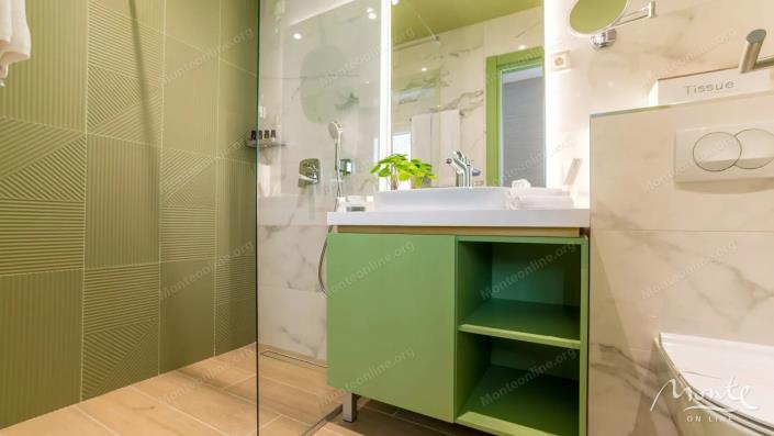 Image No.25-9 Bed Hotel for sale