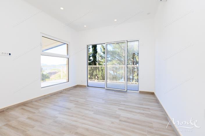 Image No.15-4 Bed House for sale