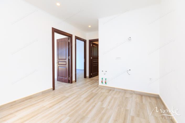 Image No.18-4 Bed House for sale