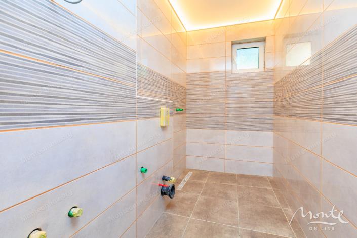 Image No.25-4 Bed House for sale