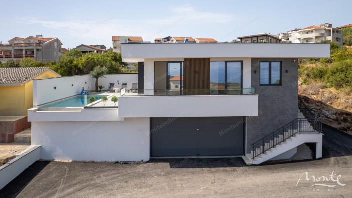 Image No.1-3 Bed Villa for sale