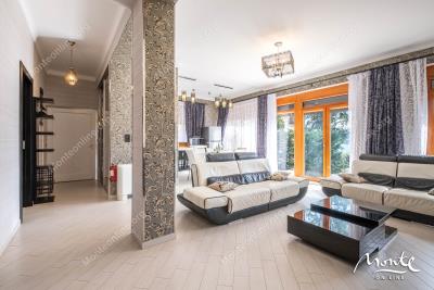 prostornyj-apartament-s-3-spalnyami-i-privatnym-sadom-v-orahovcze_03