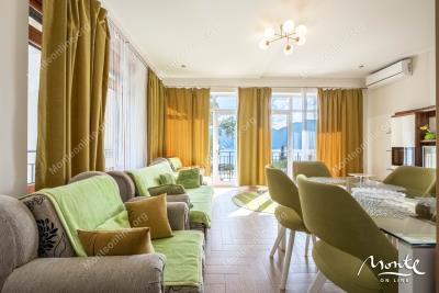 dvuhetazhnyj-apartament-dupleks-s-prostornymi-terrasami-v-p-orahovacz_02