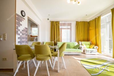 dvuhetazhnyj-apartament-dupleks-s-prostornymi-terrasami-v-p-orahovacz_03