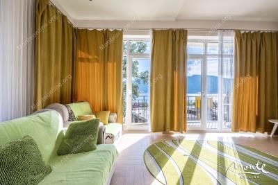 dvuhetazhnyj-apartament-dupleks-s-prostornymi-terrasami-v-p-orahovacz_07