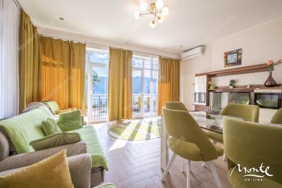 dvuhetazhnyj-apartament-dupleks-s-prostornymi-terrasami-v-p-orahovacz_08