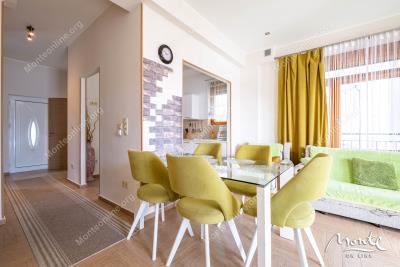 dvuhetazhnyj-apartament-dupleks-s-prostornymi-terrasami-v-p-orahovacz_09