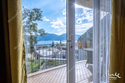 dvuhetazhnyj-apartament-dupleks-s-prostornymi-terrasami-v-p-orahovacz_10