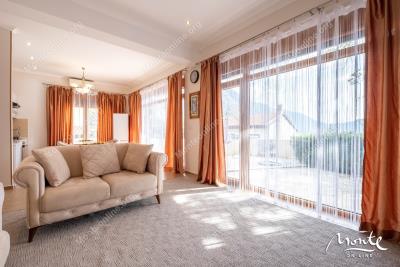 uyutnaya-rezidencziya-s-sobstvennym-sadom-i-vidom-na-more-v-orahovcze_03