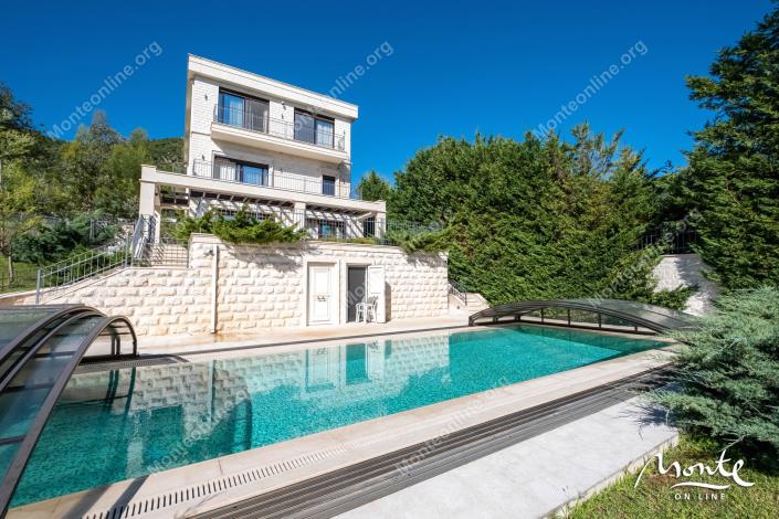 Image No.1-6 Bed Villa for sale