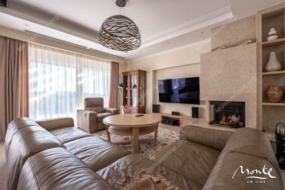 elegantnaya-villa-s-bassejnom-i-potryasayushhim-vidom-na-tivatskij-zaliv_09