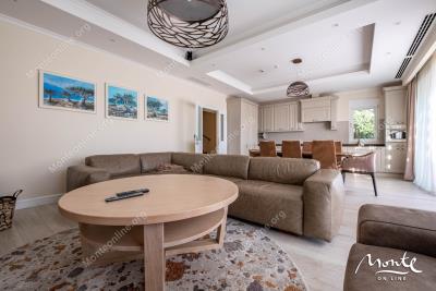 elegantnaya-villa-s-bassejnom-i-potryasayushhim-vidom-na-tivatskij-zaliv_11