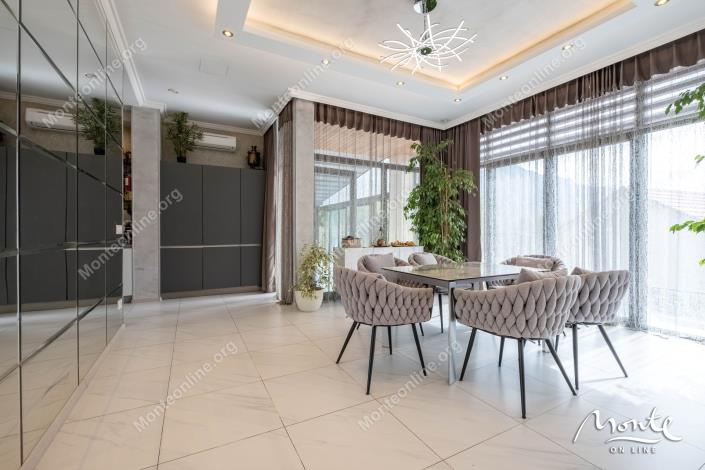 Image No.7-6 Bed House for sale