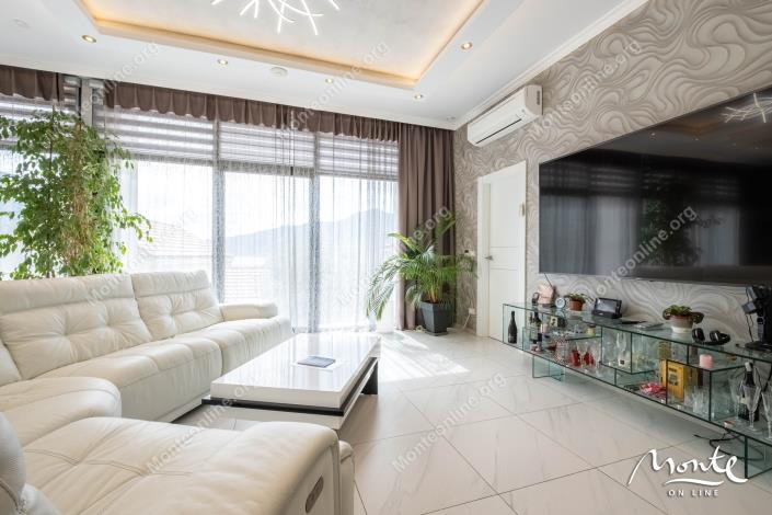 Image No.9-6 Bed House for sale