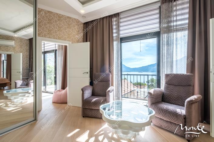 Image No.16-6 Bed House for sale