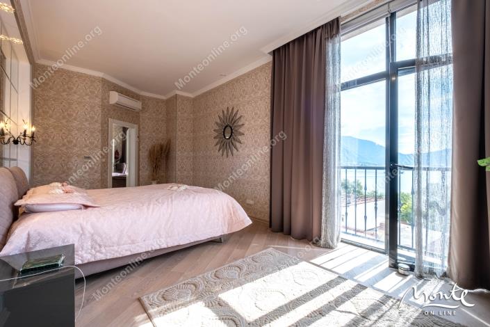 Image No.20-6 Bed House for sale