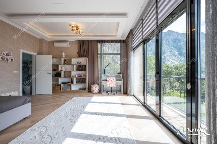 Image No.23-6 Bed House for sale