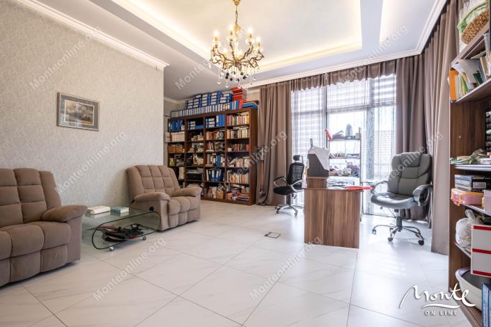 Image No.24-6 Bed House for sale