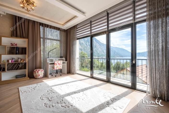 Image No.25-6 Bed House for sale