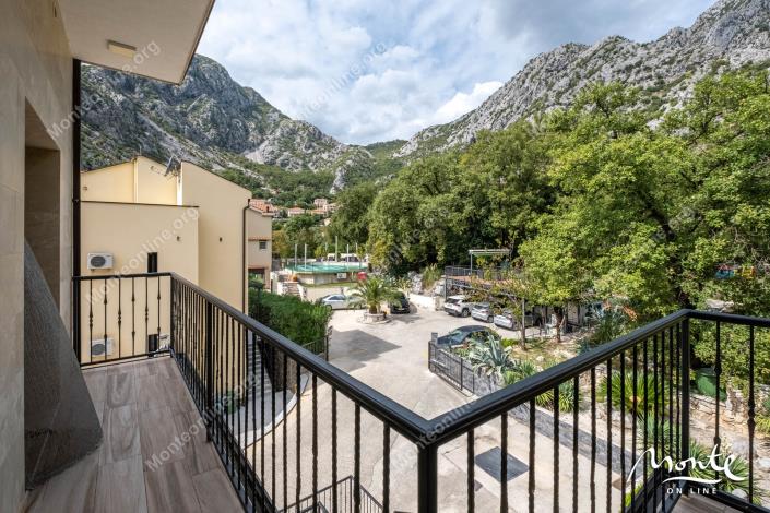 Image No.27-6 Bed House for sale