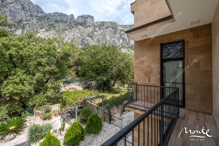 Image No.28-6 Bed House for sale