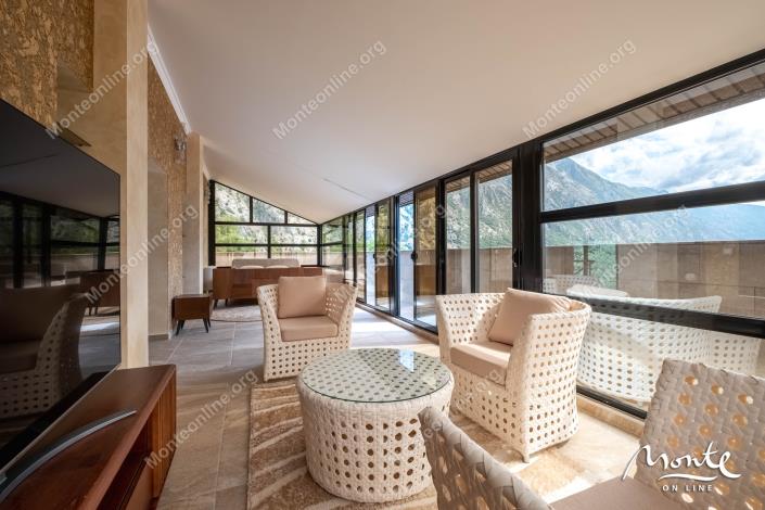 Image No.30-6 Bed House for sale