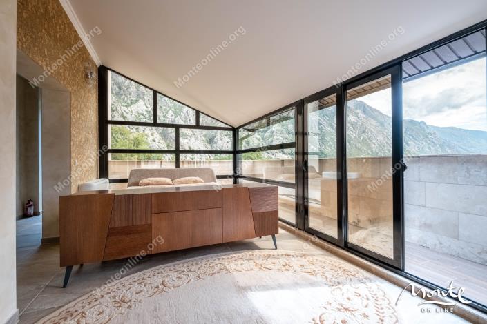 Image No.31-6 Bed House for sale