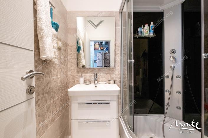 Image No.42-6 Bed House for sale