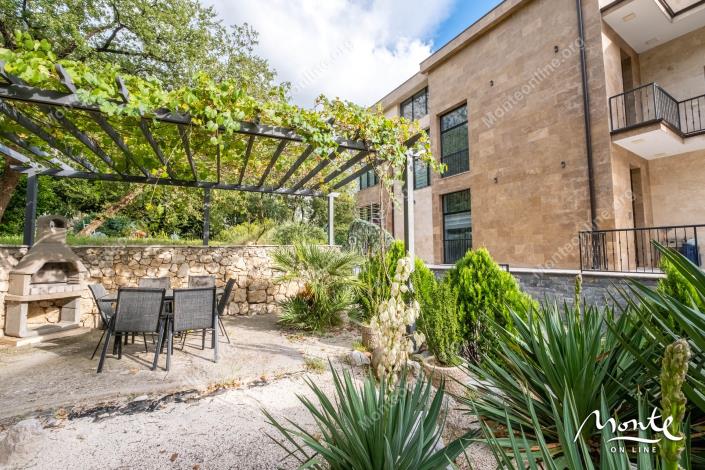 Image No.44-6 Bed House for sale