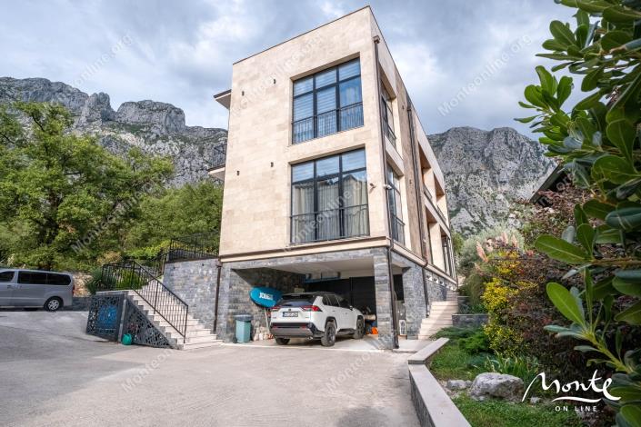 Image No.48-6 Bed House for sale