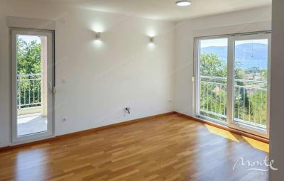 prostornaya-kvartira-s-2-spalnyami-v-tivate-s-panoramnym-vidom-na-more_02