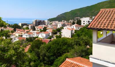 prostornaya-kvartira-s-1-spalnej-v-petrovacze-s-vidom-na-more_09