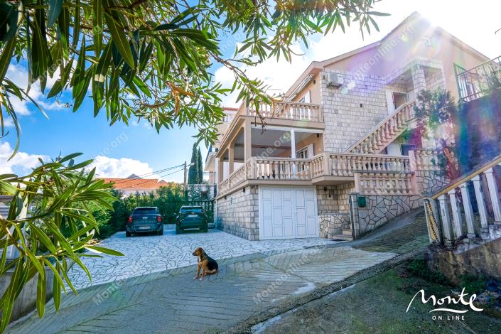 Image No.7-5 Bed House for sale