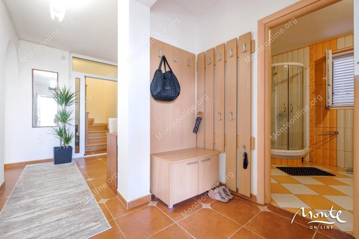 Image No.16-5 Bed House for sale